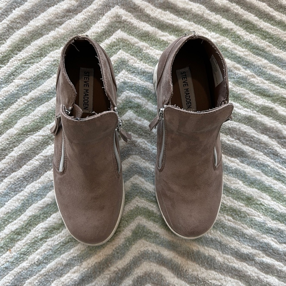 Steve Madden shoes, size 5,great shape a